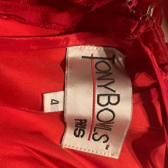 Red formal size 4 - Picture 1 of 6
